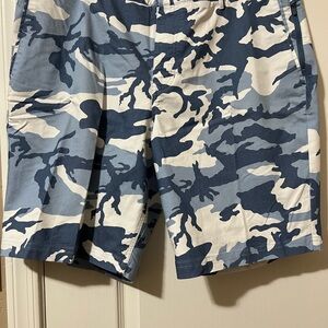 Nike men’s size 38 Golf Dri-Fit Modern Fit Camo Shorts.